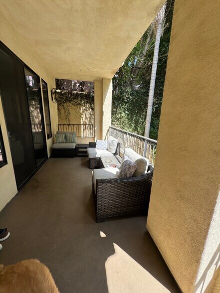 Building Photo - 1414 S Beverly Glen Blvd