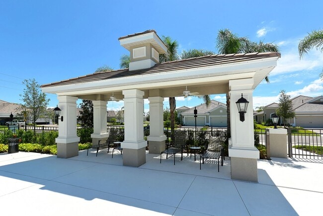 Building Photo - 2/2 plus den/office Villa in with a 2 car garage