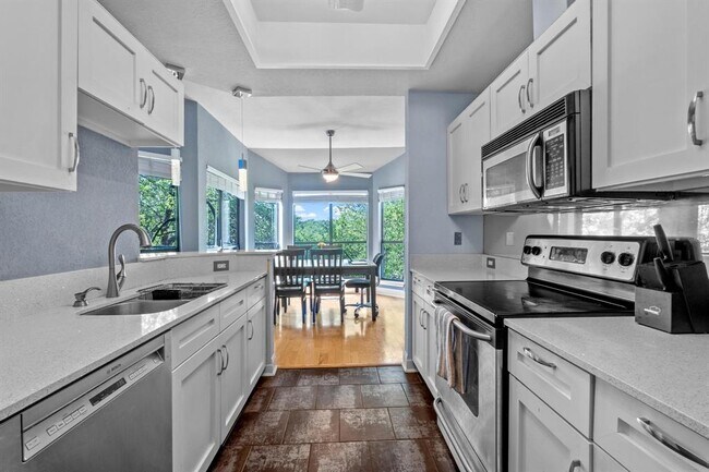 Building Photo - 4711 Spicewood Springs Rd