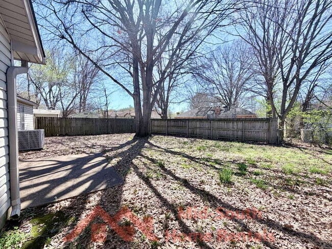 Building Photo - 7029 Tree Line Cove