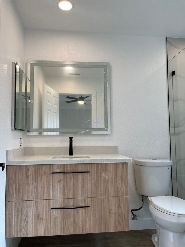 Building Photo - Remodeled Townhome in the Heart of Cupertino!