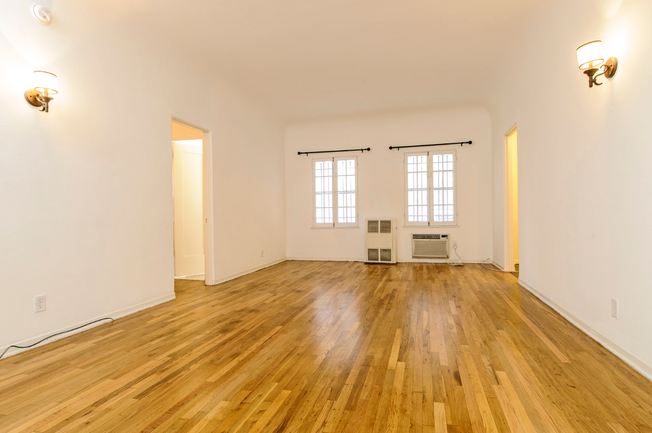 Building Photo - 140 Roxbury Dr