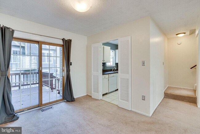 Building Photo - 2374 Hunters Square Ct