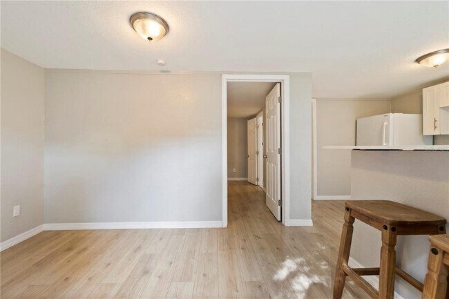 Building Photo - 2708 N Mitchell Ave