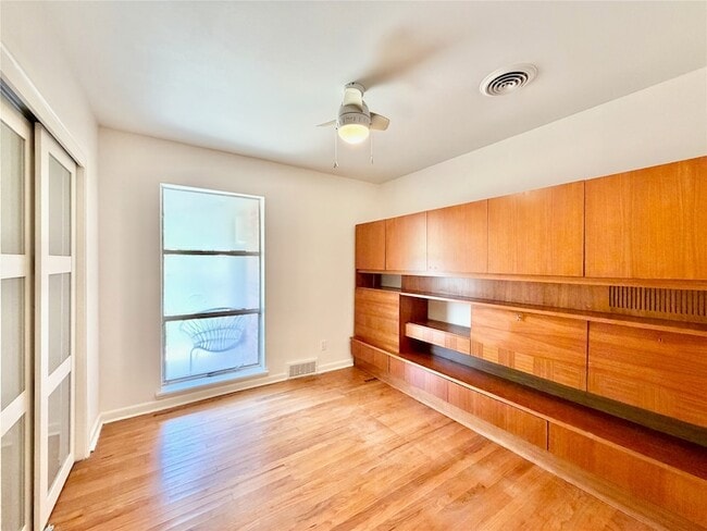 Building Photo - 2223 Forest Oaks Dr