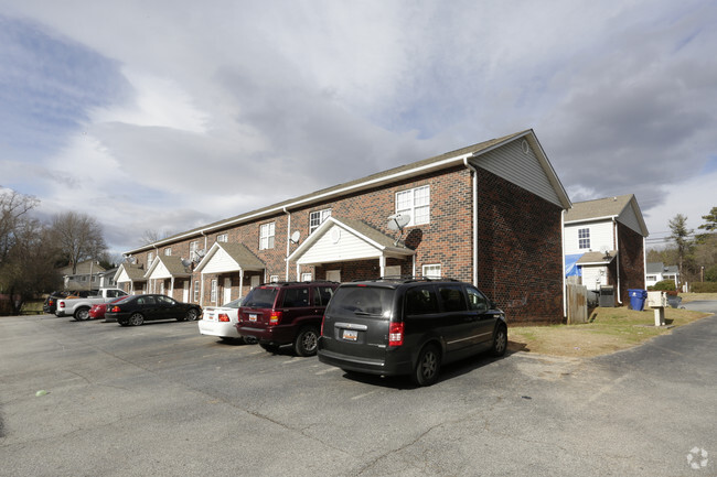 Primary Photo - Maple Creek Townhomes