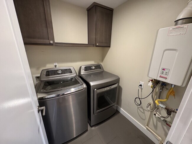 Building Photo - Beautiful 2-bedroom in SE Portland Sunnyside Neighborhood, Near Laurelhurst Park