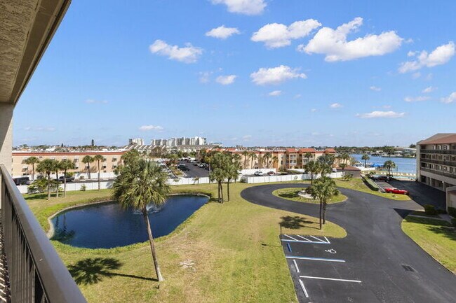 Building Photo - Condo For Rent on ST PETE BEACH!