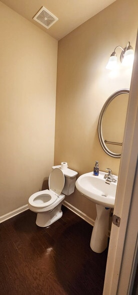 Building Photo - 119 Gloster Park Ct