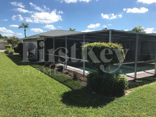 Building Photo - 3922 SE 2nd Ave