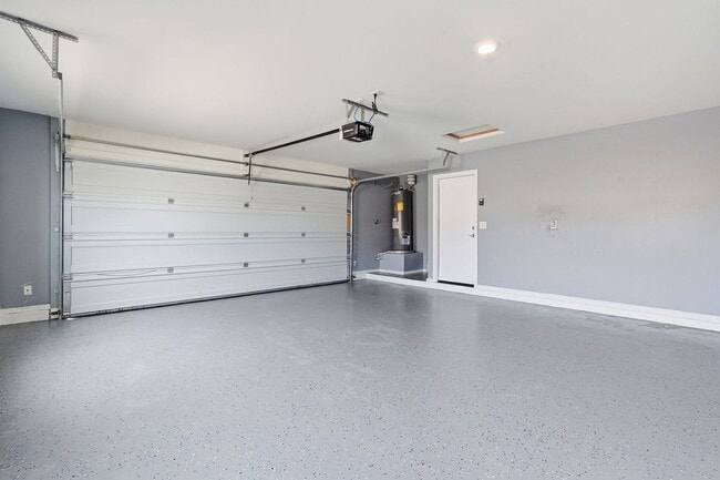 Building Photo - Amazing home in wonderful Ghost Hollow Ranch