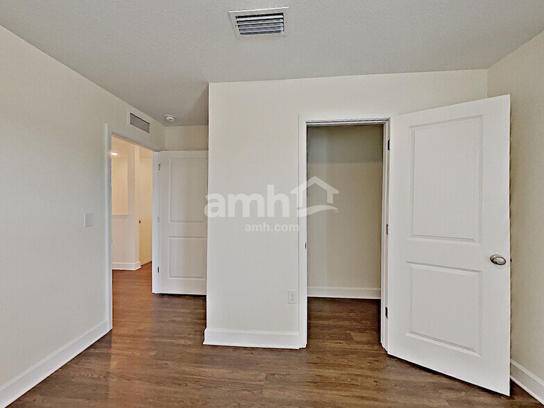 Building Photo - 325 Pine Terrace Dr