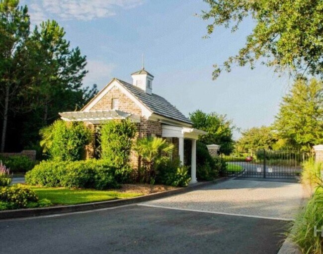 Building Photo - 139 Danbury Ct