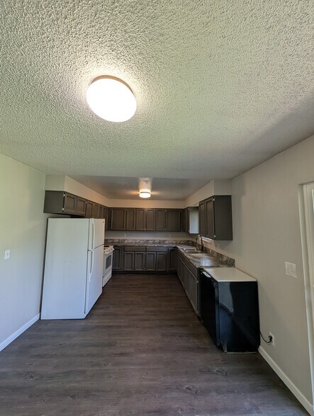 Building Photo - 1827 S Fairway Dr