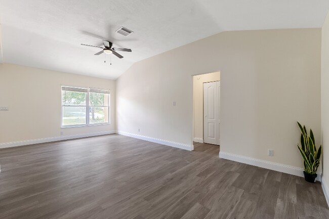Building Photo - 47 Farragut Dr
