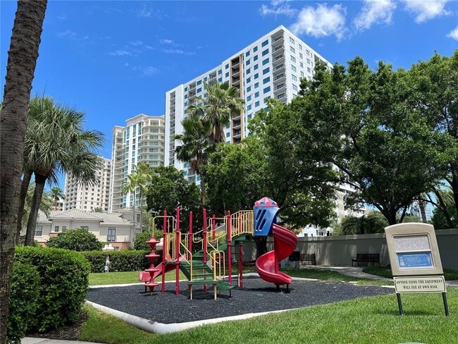 Building Photo - 805 Normandy Trace Rd