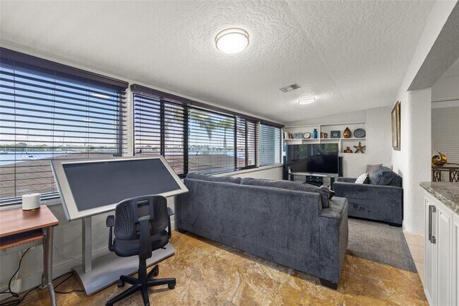 Building Photo - 2785 Bayside Dr S