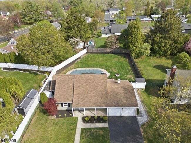 Building Photo - 3 Cypress Rd