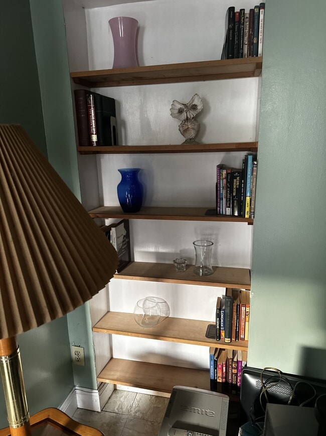 Building Photo - 521 Logan St