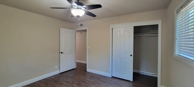 Building Photo - Ranch Style Home In Country Setting
