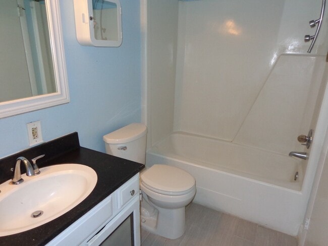 Building Photo - RIVER COVE POINT CONDO