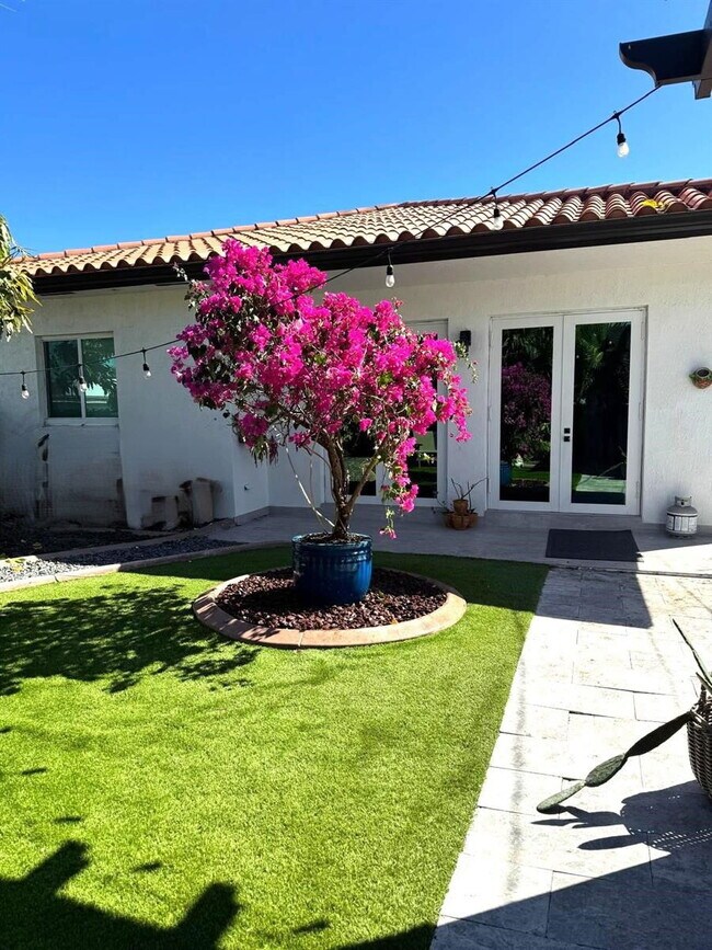 Building Photo - Southwest 3rd Street, Miami, FL 33184 - 4 BR 3 BA single-family home