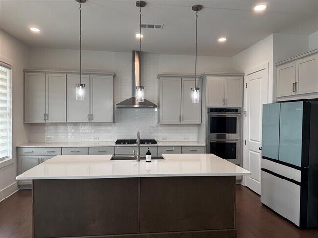 Building Photo - 1255 Westshore Dr