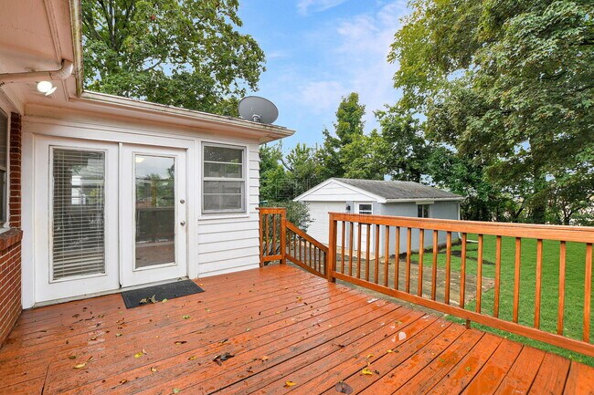 Building Photo - 206 Daisy Ln