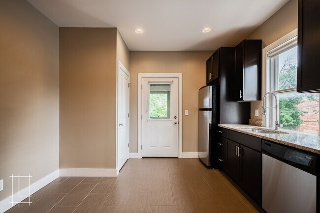 Building Photo - 1173-1175 Say Ave