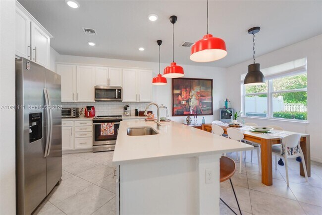 Building Photo - 4735 Eucalyptus Dr