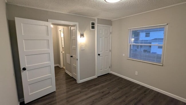 Building Photo - 105 Nesper Rd