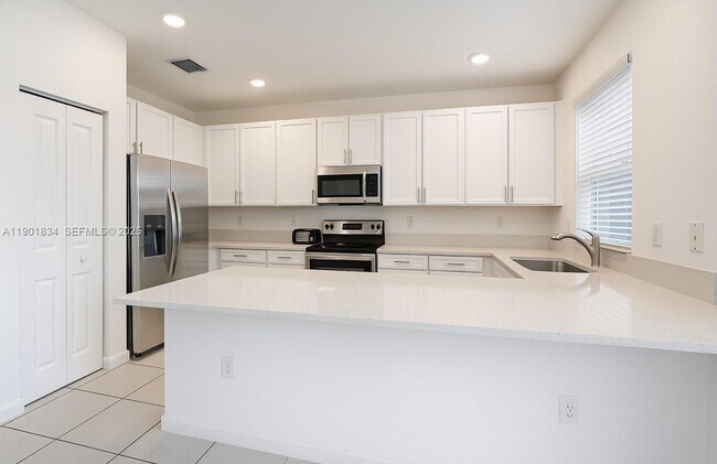 Building Photo - 2664 SE 19th St