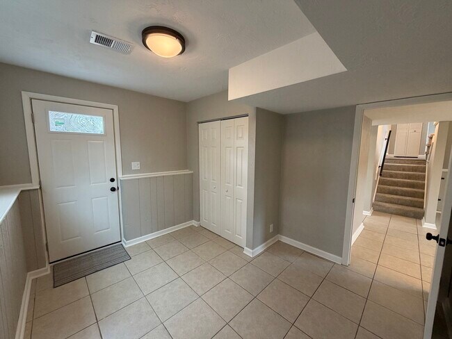 Building Photo - 109 Hickory Dr