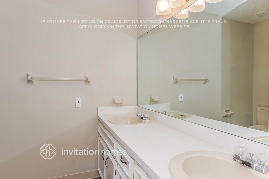 Building Photo - 2555 Bottomridge Dr