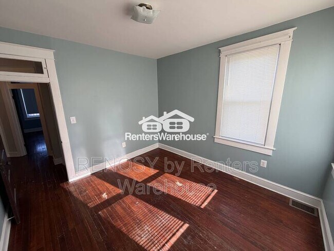 Building Photo - 400 Lyndhurst St