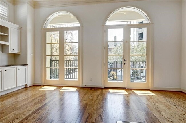 Building Photo - 2318 Welch St