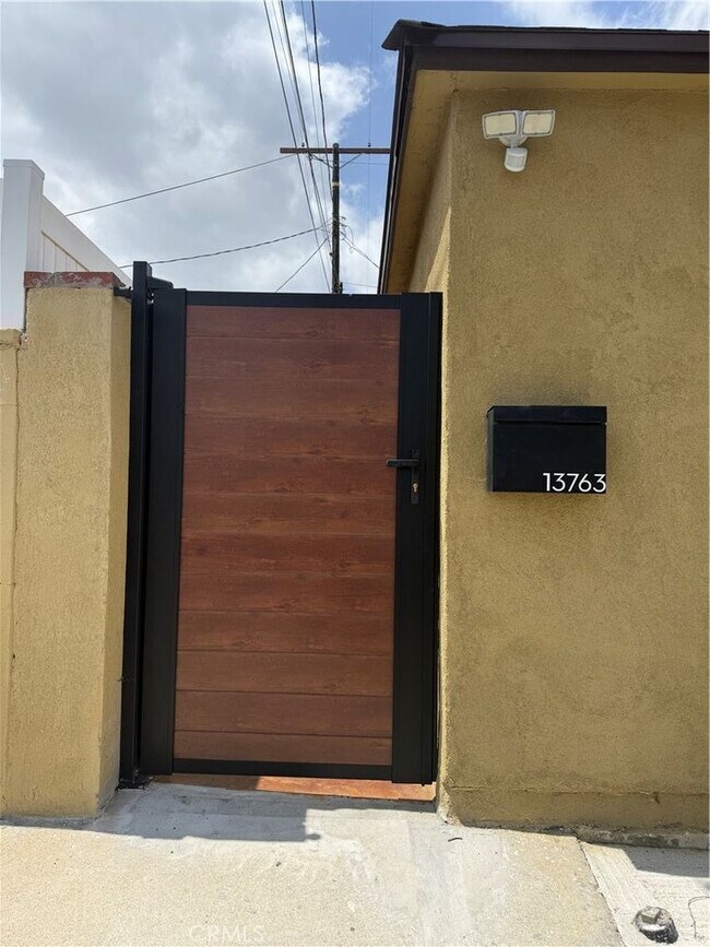 Building Photo - 13763 Kagel St