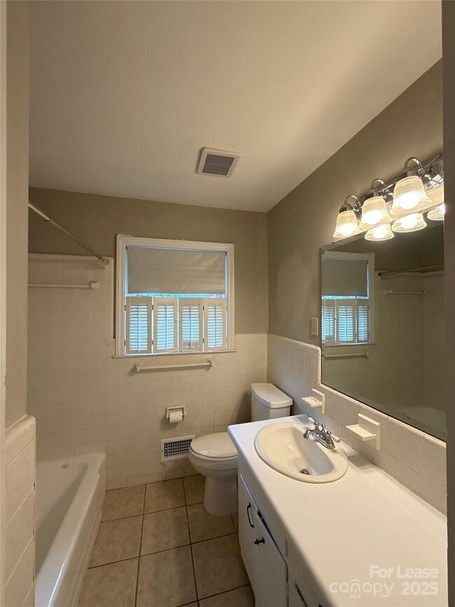 Building Photo - 1521 Woodhill Ln