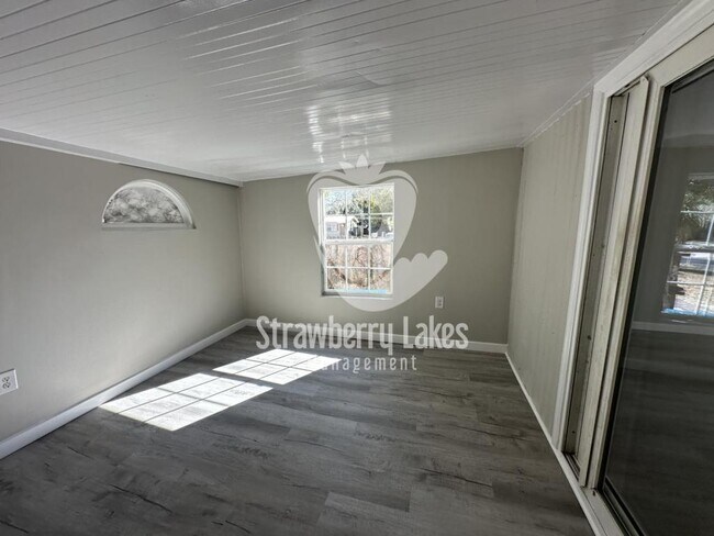 Building Photo - 4210 Leonard St