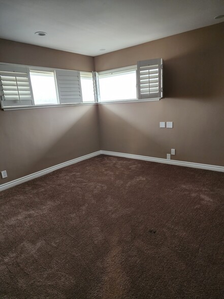 Master Bedroom - 5014 W 58th Pl