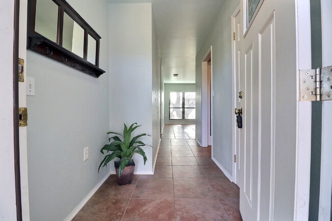 Building Photo - 3-Bed Home with Fireplace & Large Patio in Live Oak