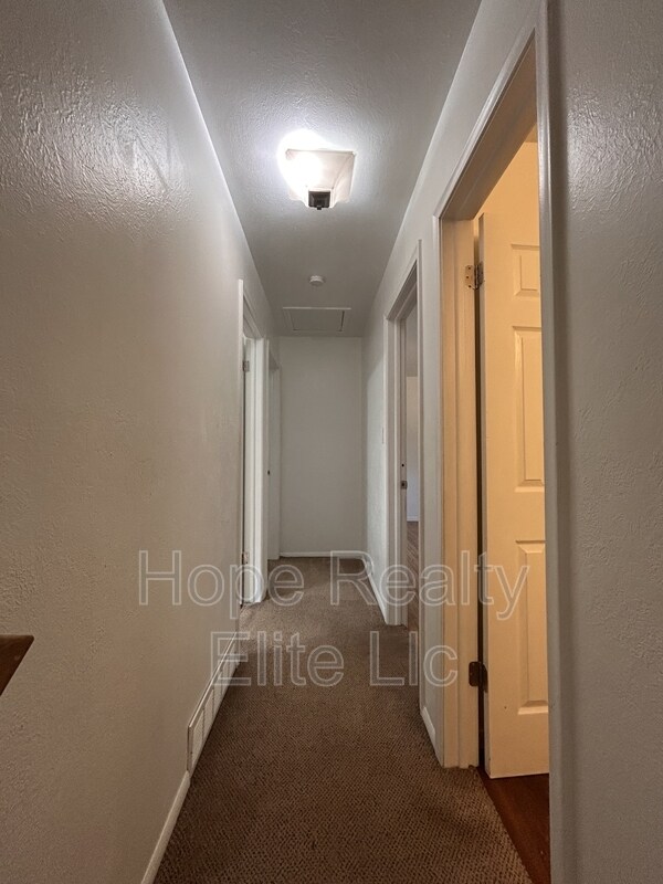Building Photo - 1106 Querida Dr