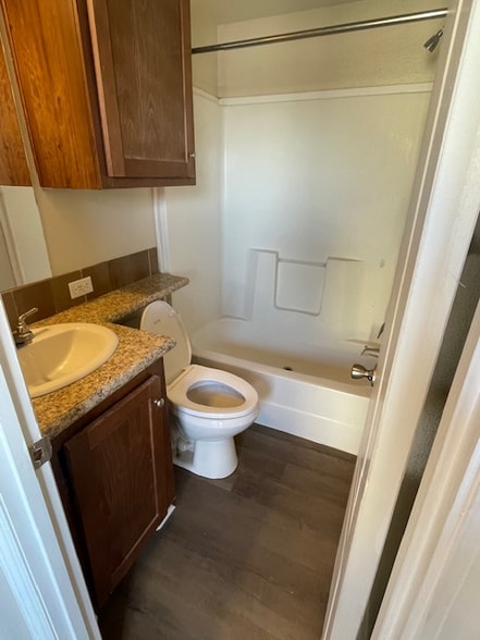 Building Photo - 2211 Ashberry Ave