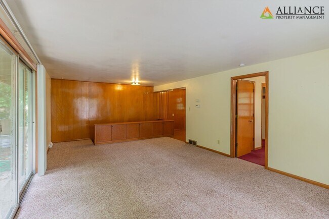 Building Photo - Houston St. 1725 -27