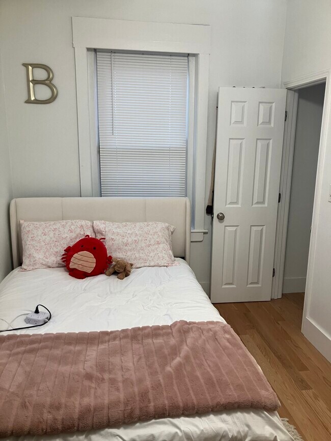 Building Photo - 64 Hemenway St