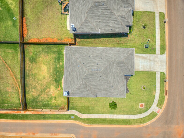 Building Photo - 3716 Pettit Blvd