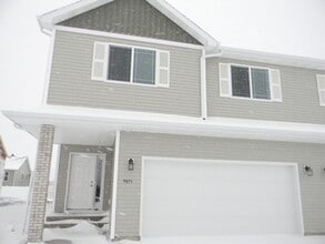Building Photo - 3 bedroom Twin home