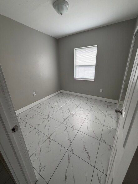 Building Photo - 15121 NW 32nd Ave