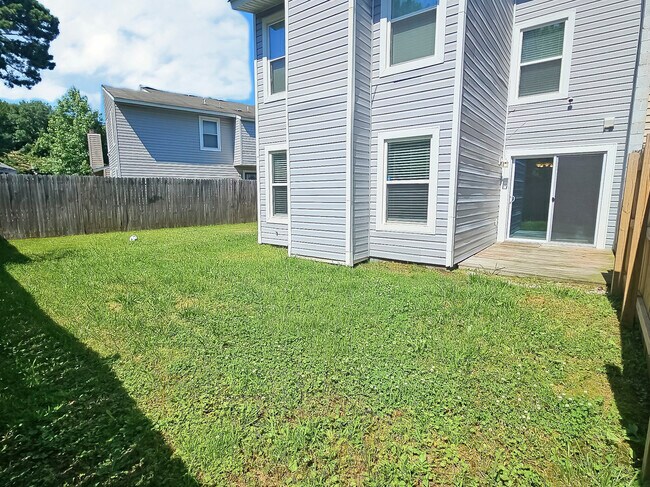 Building Photo - 613 Folkstone Way