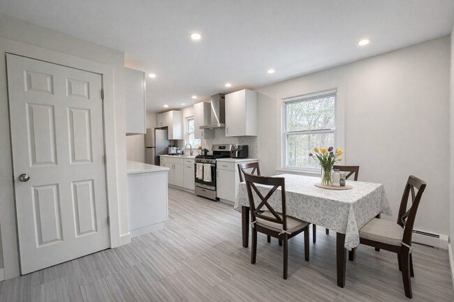 Building Photo - Lebanon - 3 Bed, 2 Bath house - $4200 plus utilities